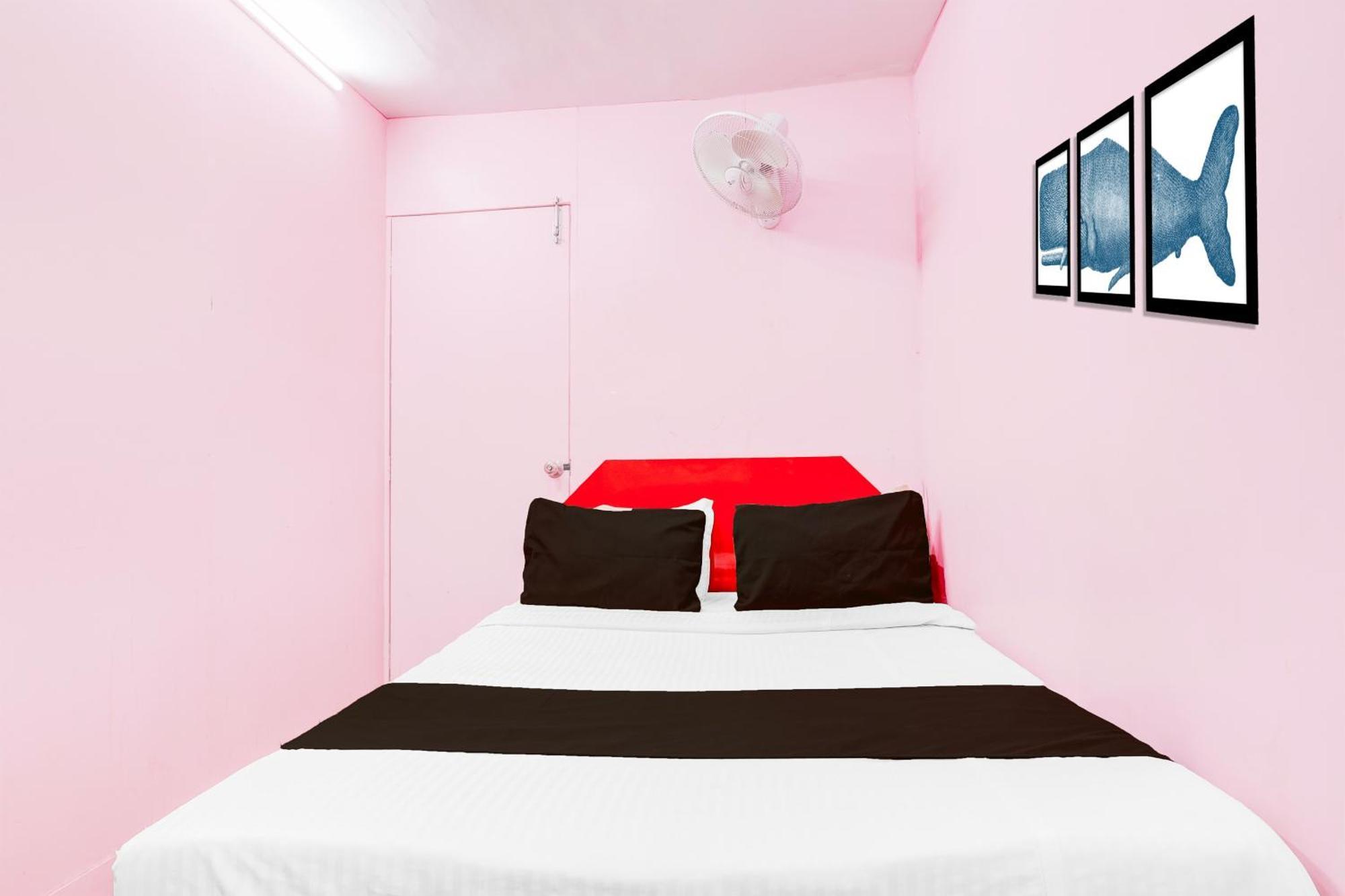 O Happiness Hotel 3*